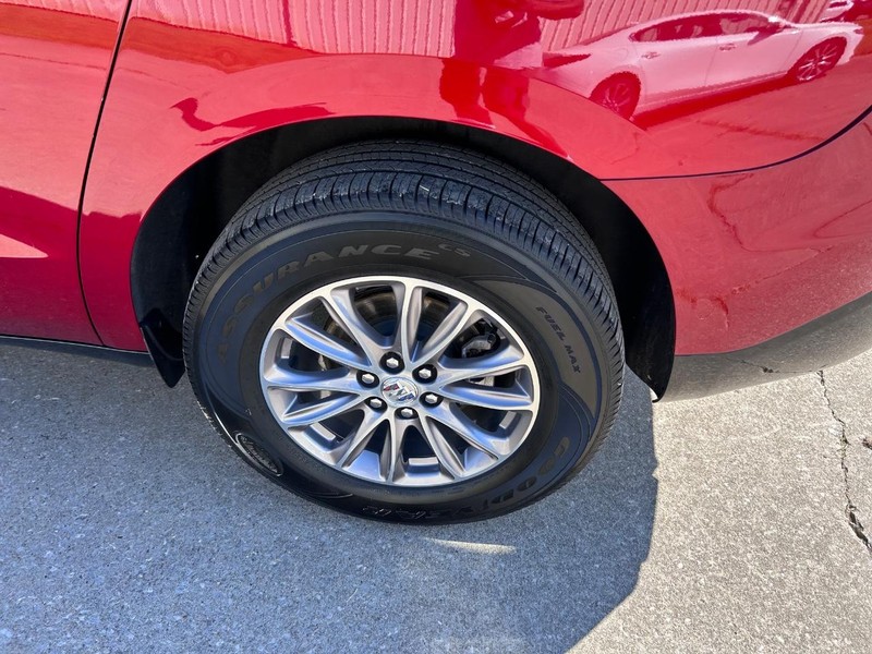 Buick Enclave Vehicle Full-screen Gallery Image 7