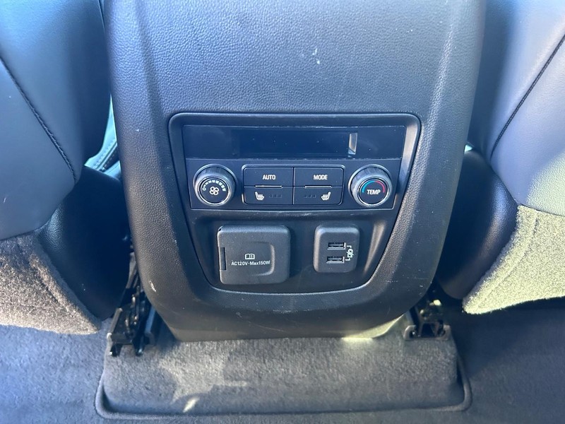 Buick Enclave Vehicle Full-screen Gallery Image 10