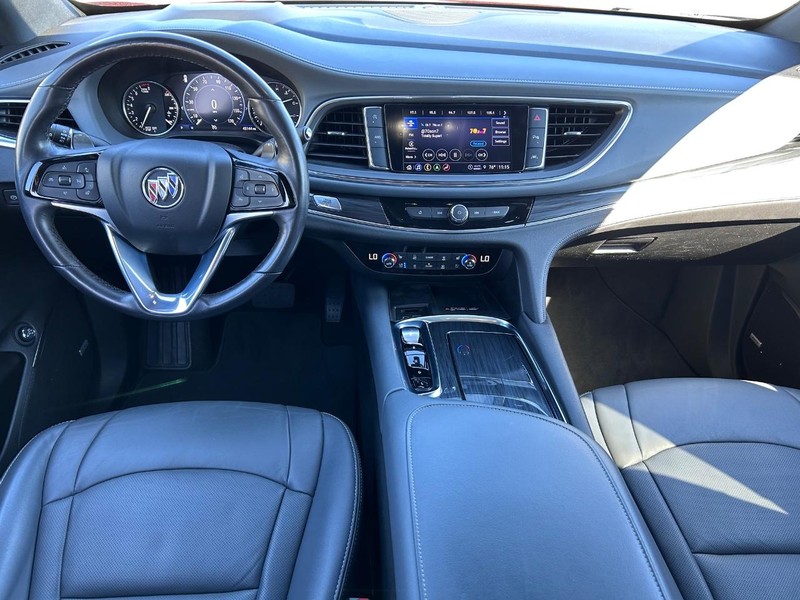 Buick Enclave Vehicle Full-screen Gallery Image 11