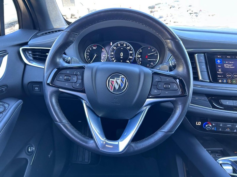 Buick Enclave Vehicle Full-screen Gallery Image 12