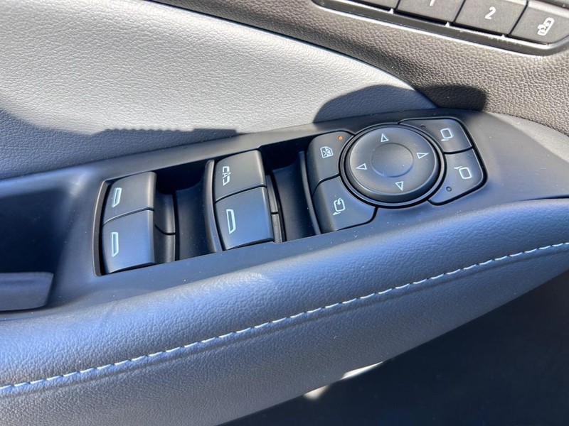 Buick Enclave Vehicle Full-screen Gallery Image 19