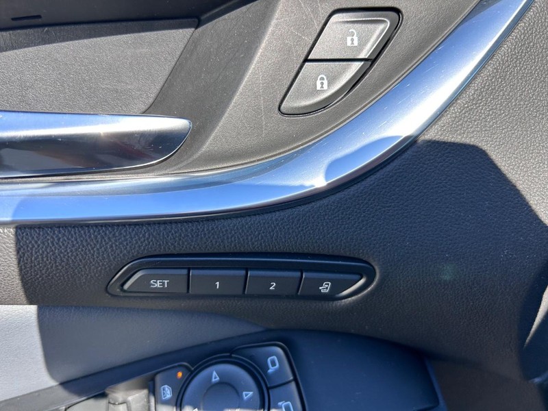 Buick Enclave Vehicle Full-screen Gallery Image 20