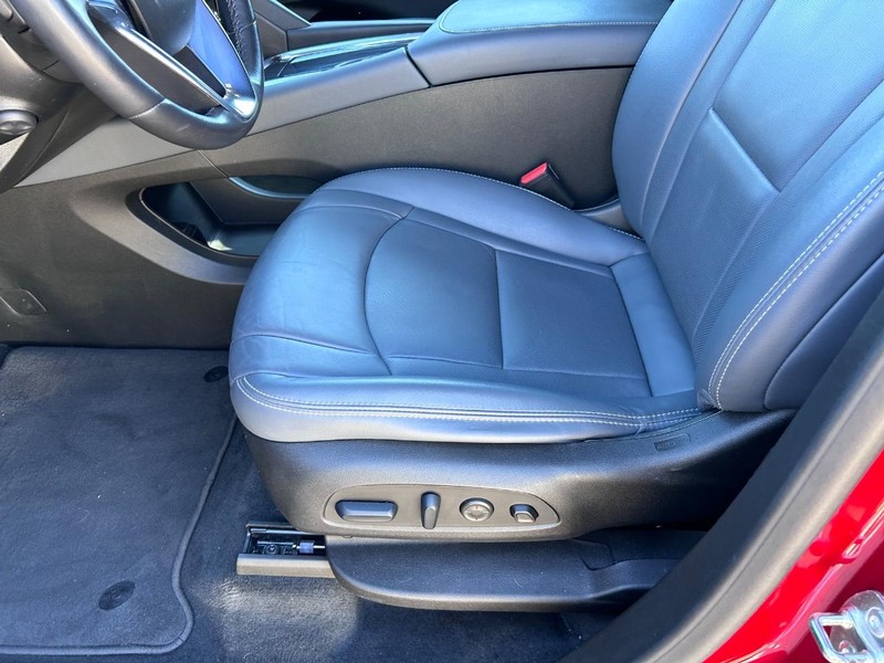 Buick Enclave Vehicle Full-screen Gallery Image 21