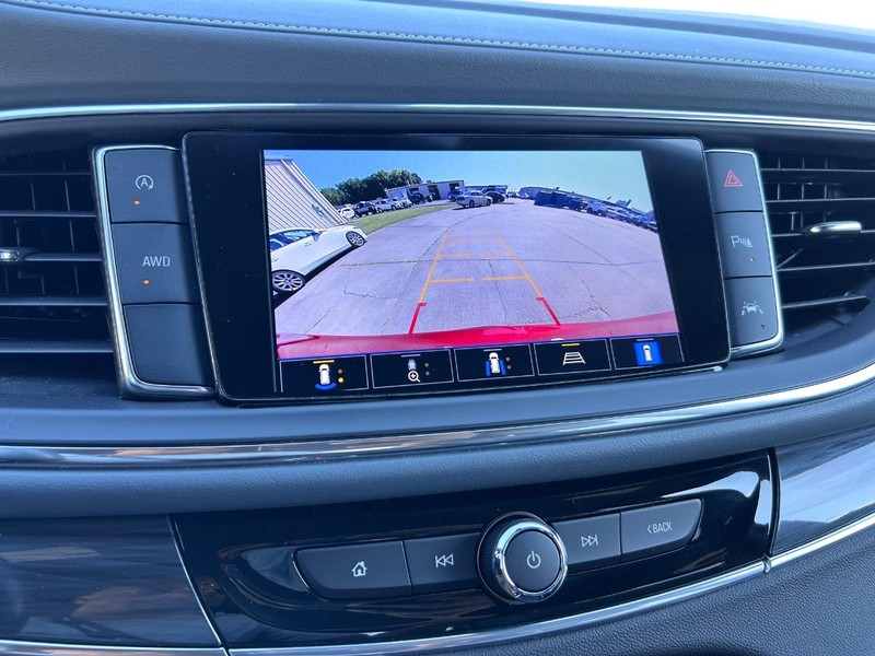 Buick Enclave Vehicle Full-screen Gallery Image 23