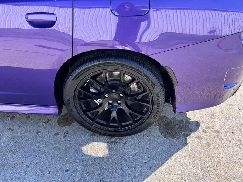 Dodge Charger Vehicle Full-screen Gallery Image 6