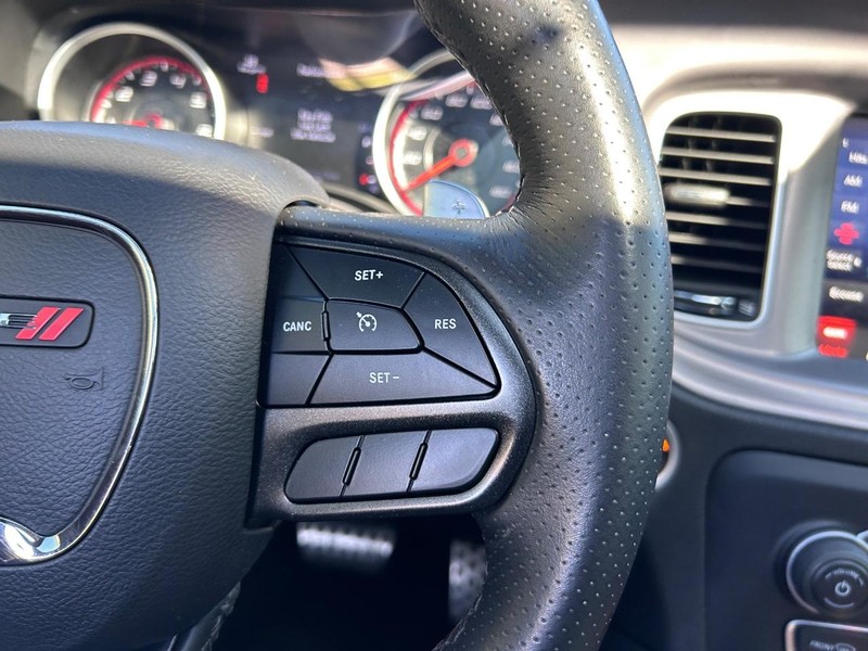 Dodge Charger Vehicle Full-screen Gallery Image 12