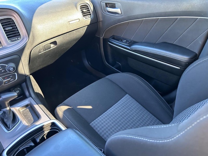 Dodge Charger Vehicle Full-screen Gallery Image 16