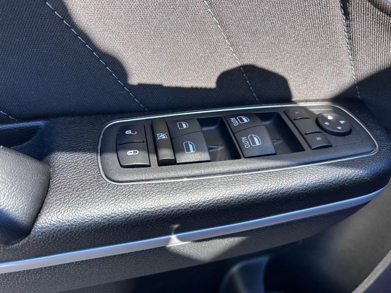 Dodge Charger Vehicle Full-screen Gallery Image 17