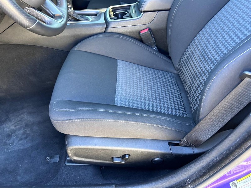 Dodge Charger Vehicle Full-screen Gallery Image 18