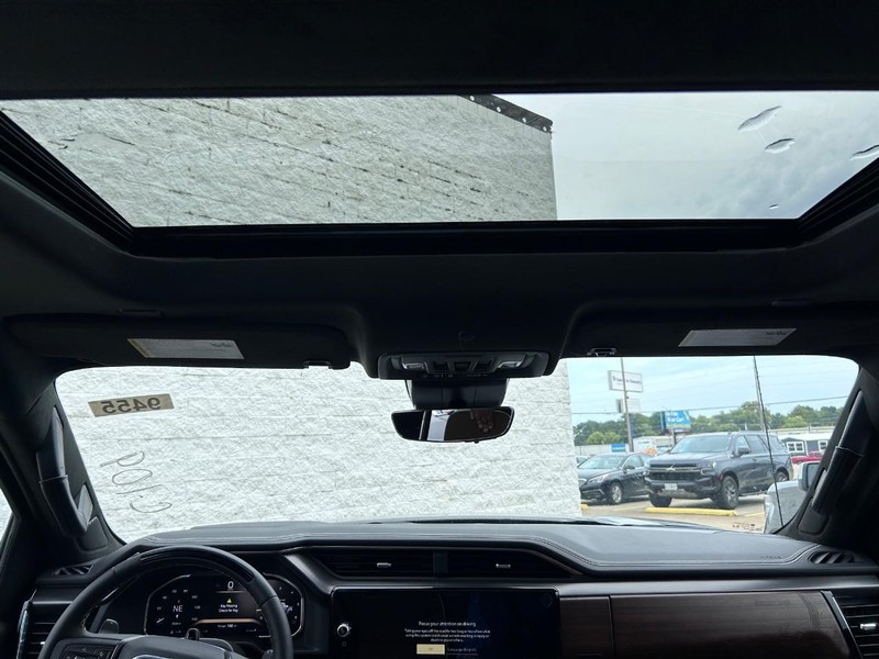 GMC Sierra 1500 Vehicle Full-screen Gallery Image 8