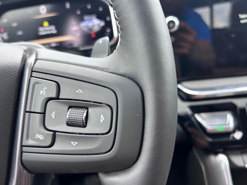 GMC Sierra 1500 Vehicle Full-screen Gallery Image 12