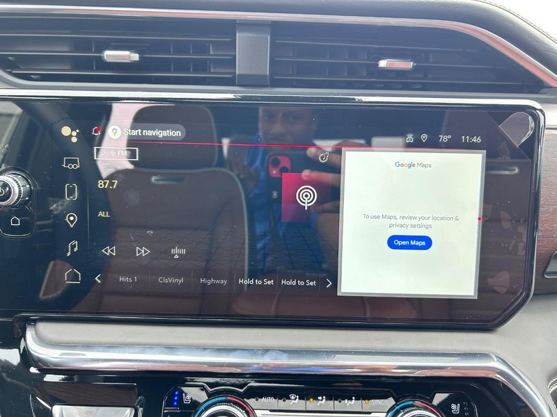 GMC Sierra 1500 Vehicle Full-screen Gallery Image 13