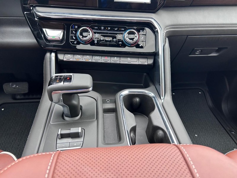 GMC Sierra 1500 Vehicle Full-screen Gallery Image 15