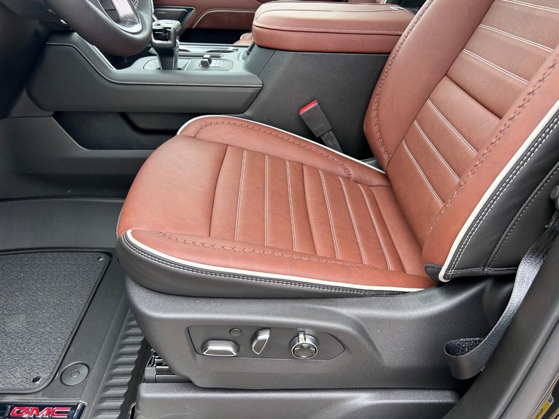 GMC Sierra 1500 Vehicle Full-screen Gallery Image 19