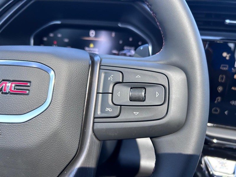 GMC Sierra 1500 Vehicle Full-screen Gallery Image 11