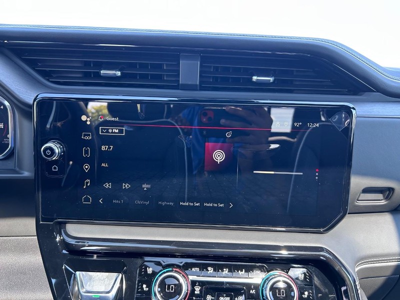 GMC Sierra 1500 Vehicle Full-screen Gallery Image 12