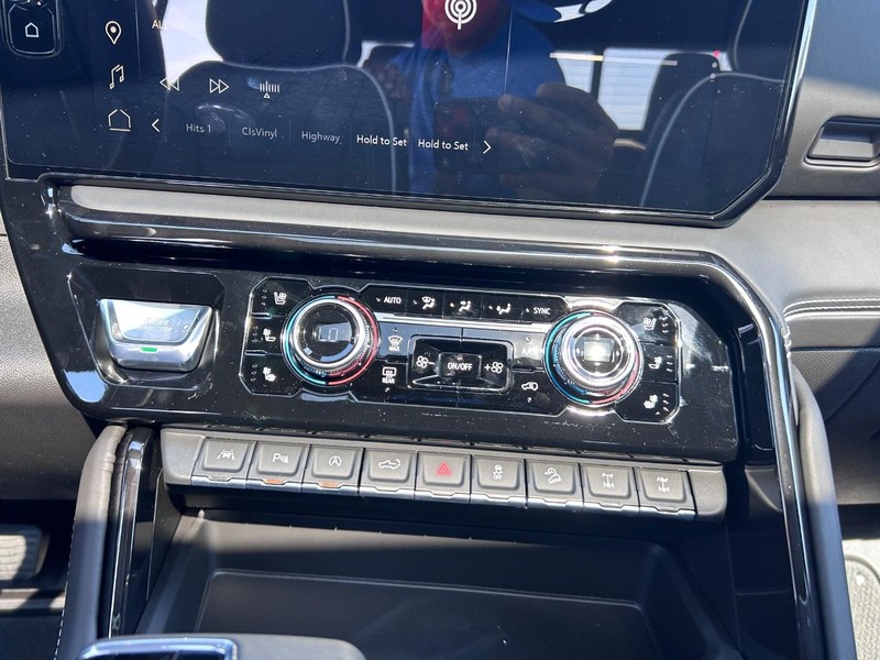 GMC Sierra 1500 Vehicle Full-screen Gallery Image 13