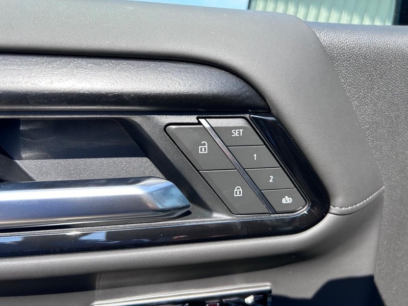 GMC Sierra 1500 Vehicle Full-screen Gallery Image 17