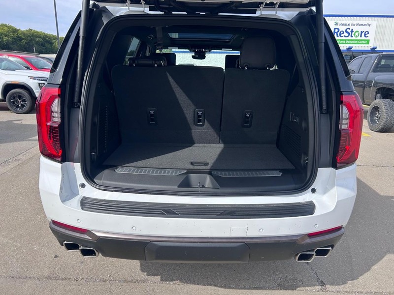 GMC Yukon Vehicle Full-screen Gallery Image 5