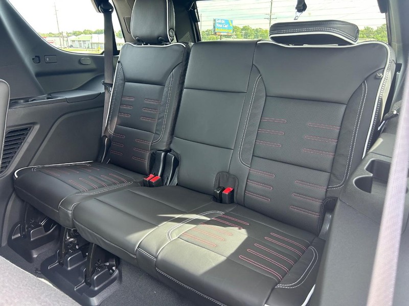 GMC Yukon Vehicle Full-screen Gallery Image 8