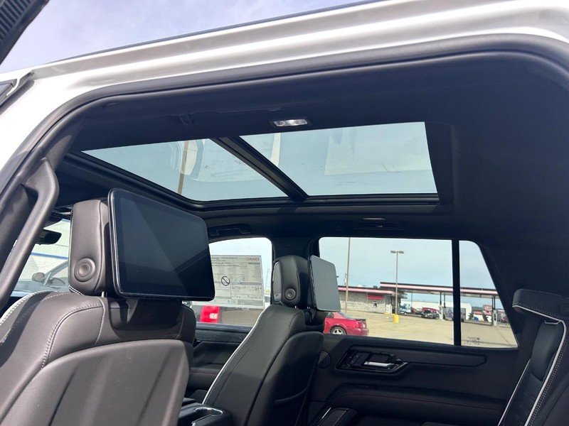 GMC Yukon Vehicle Full-screen Gallery Image 10