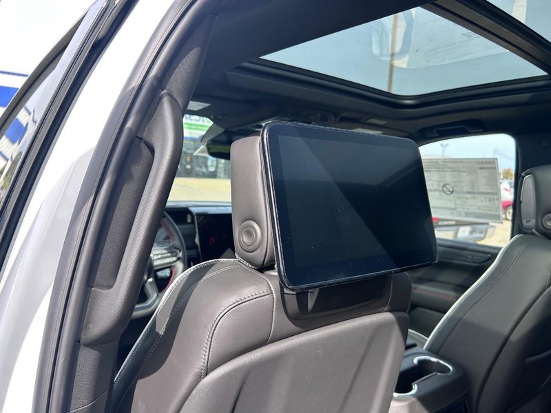 GMC Yukon Vehicle Full-screen Gallery Image 11