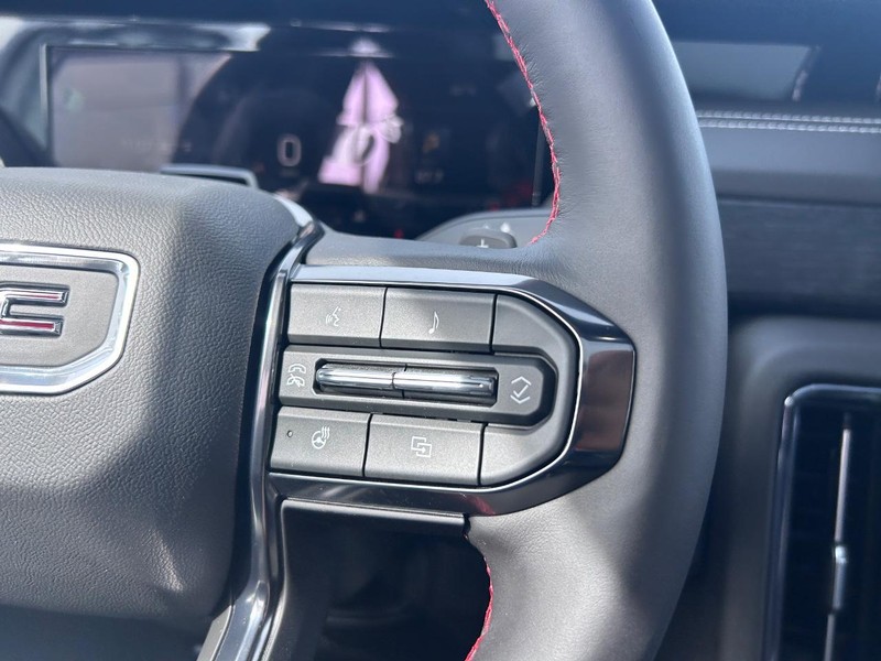 GMC Yukon Vehicle Full-screen Gallery Image 16