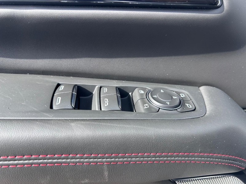 GMC Yukon Vehicle Full-screen Gallery Image 20