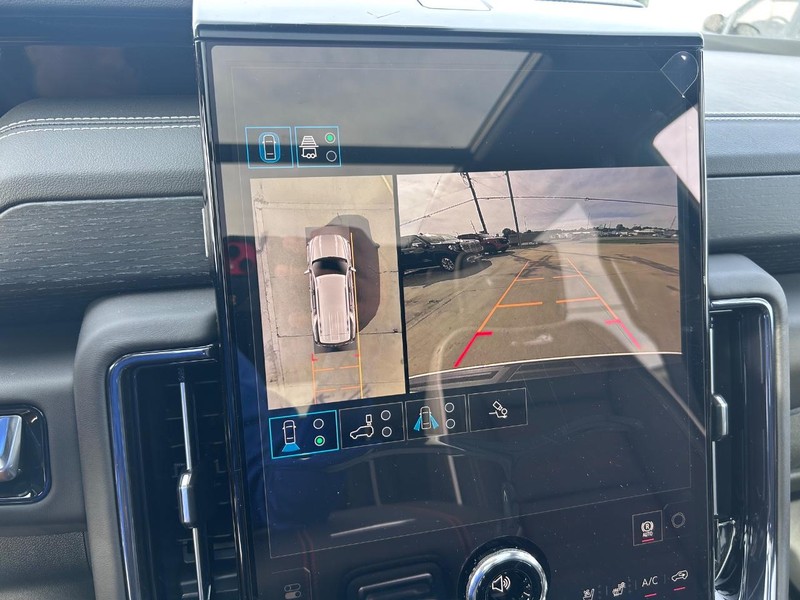 GMC Yukon Vehicle Full-screen Gallery Image 24