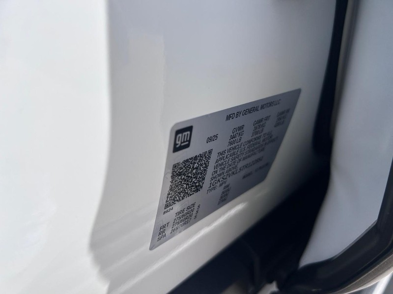 GMC Yukon Vehicle Full-screen Gallery Image 25