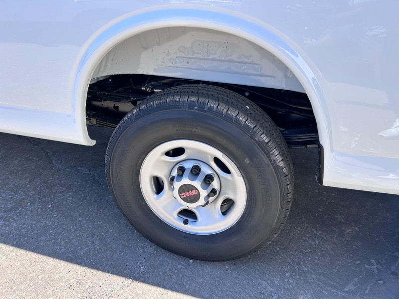 GMC Savana Cargo Van Vehicle Full-screen Gallery Image 4