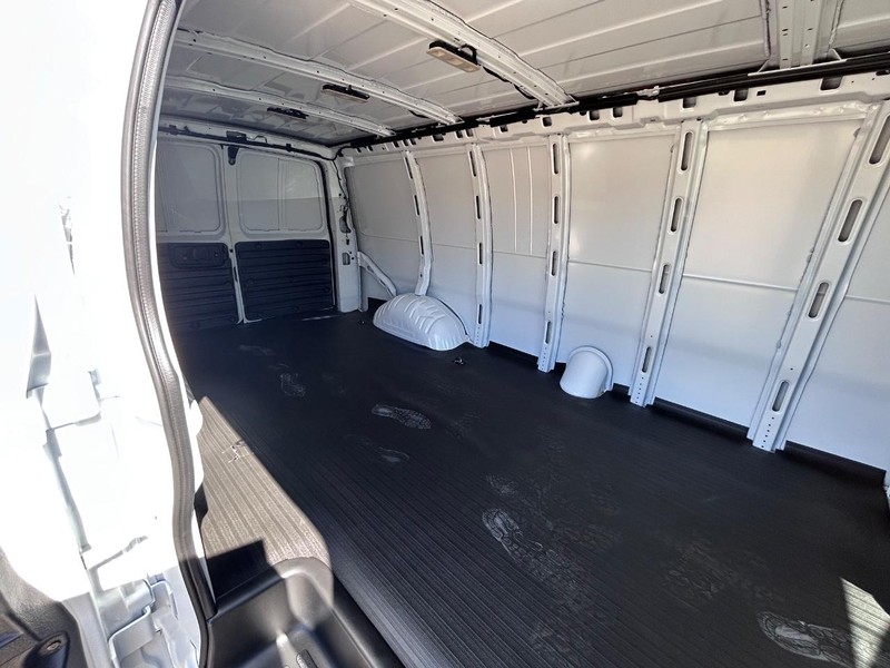 GMC Savana Cargo Van Vehicle Full-screen Gallery Image 6
