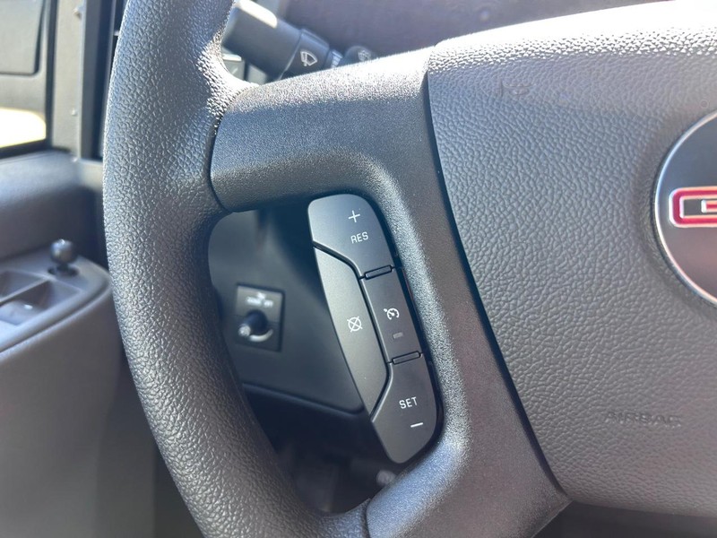 GMC Savana Cargo Van Vehicle Full-screen Gallery Image 9