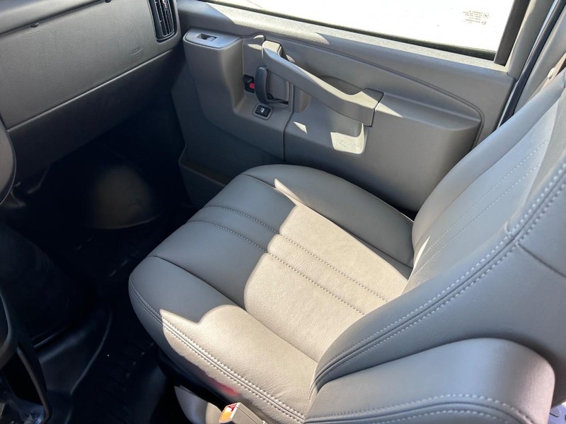 GMC Savana Cargo Van Vehicle Full-screen Gallery Image 12