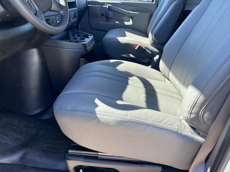 GMC Savana Cargo Van Vehicle Full-screen Gallery Image 14