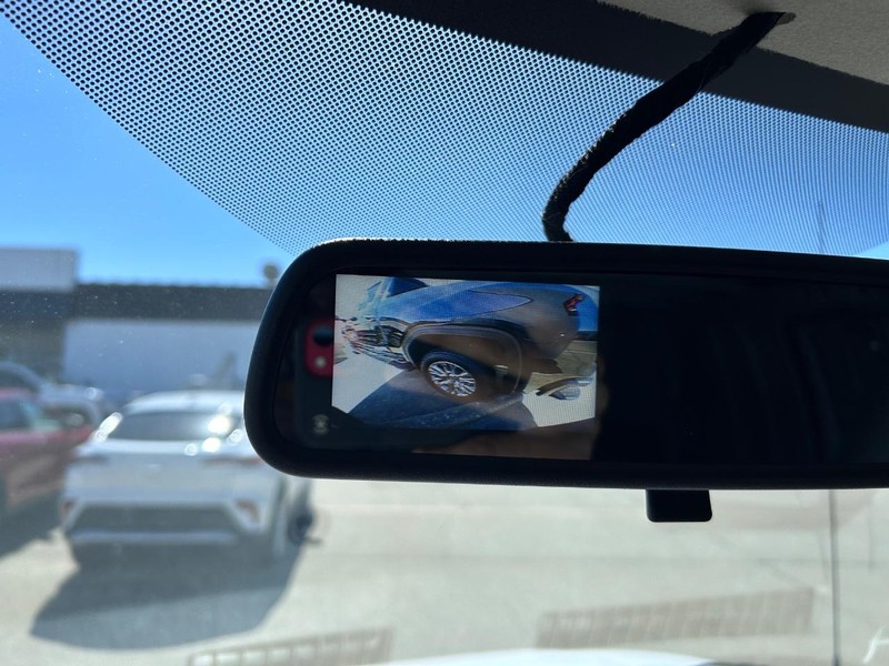 GMC Savana Cargo Van Vehicle Full-screen Gallery Image 16