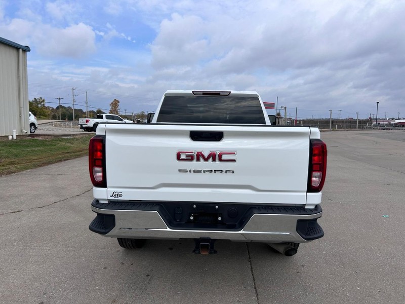GMC Sierra 2500HD Vehicle Full-screen Gallery Image 4