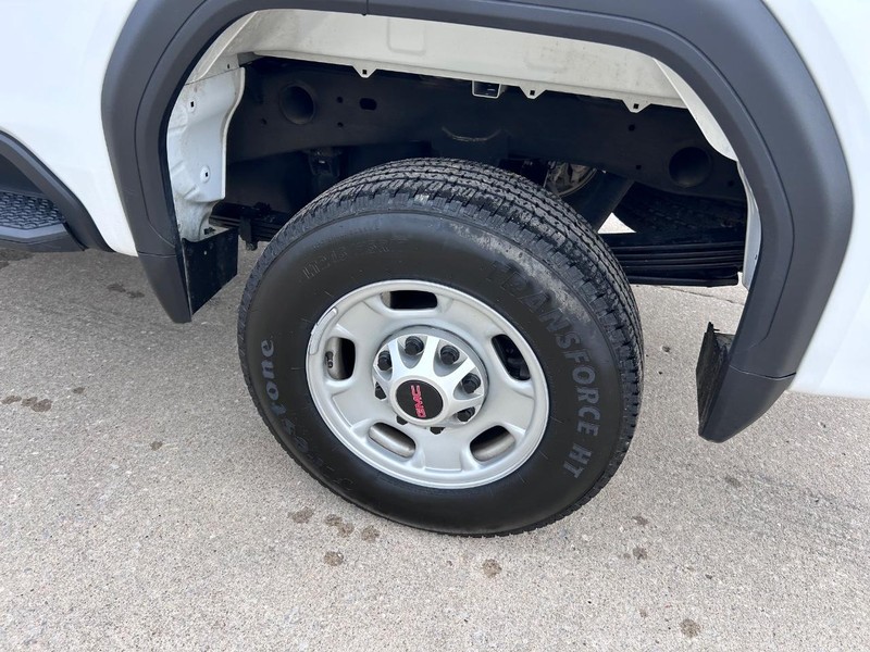 GMC Sierra 2500HD Vehicle Full-screen Gallery Image 6