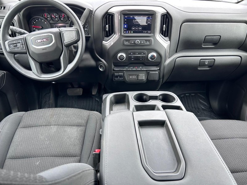 GMC Sierra 2500HD Vehicle Full-screen Gallery Image 8