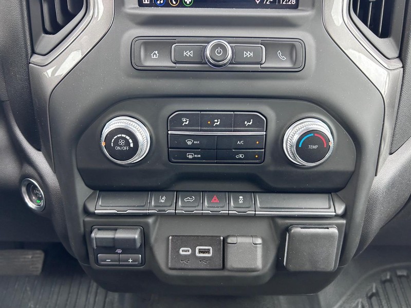 GMC Sierra 2500HD Vehicle Full-screen Gallery Image 12