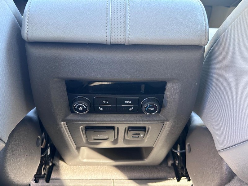 Chevrolet Traverse Vehicle Full-screen Gallery Image 11