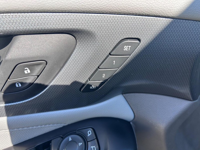 Chevrolet Traverse Vehicle Full-screen Gallery Image 21