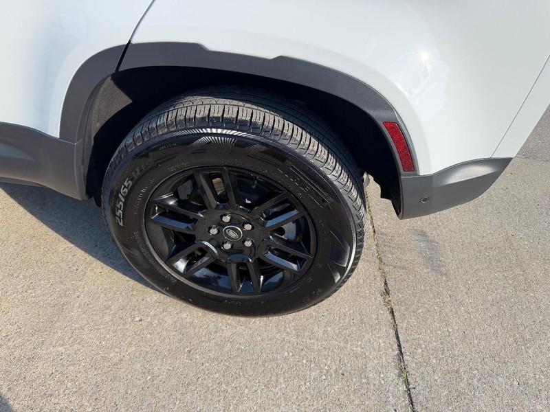 Land Rover Defender Vehicle Full-screen Gallery Image 6