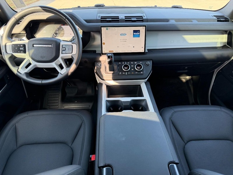 Land Rover Defender Vehicle Full-screen Gallery Image 9