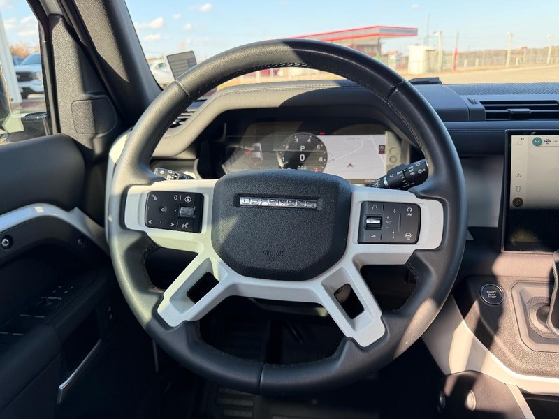 Land Rover Defender Vehicle Full-screen Gallery Image 10