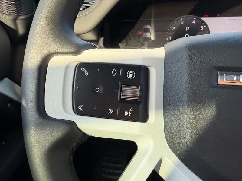 Land Rover Defender Vehicle Full-screen Gallery Image 11