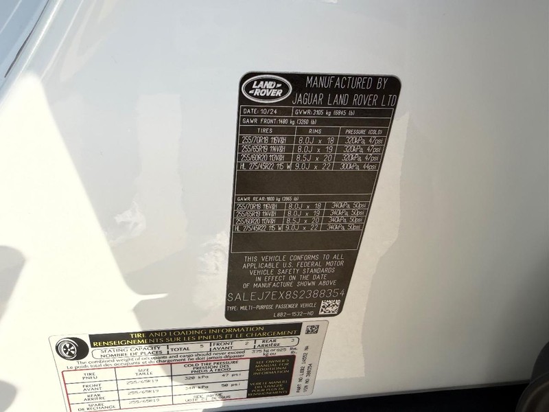 Land Rover Defender Vehicle Full-screen Gallery Image 21