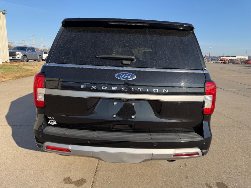 Ford Expedition Vehicle Full-screen Gallery Image 4