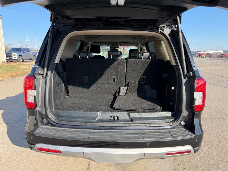 Ford Expedition Vehicle Full-screen Gallery Image 5