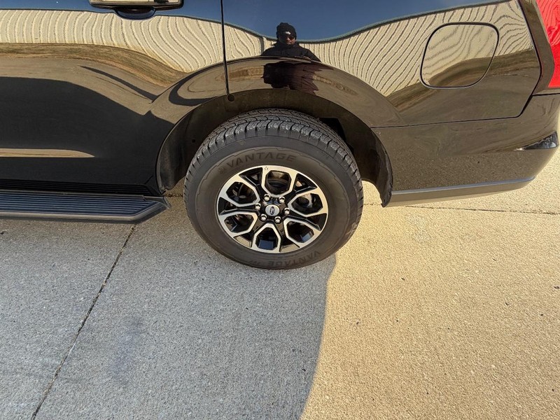 Ford Expedition Vehicle Full-screen Gallery Image 7